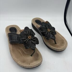 Clarks Artisan Sandals Womens‎ Size 7.5 Black Slip On Flower Thong Flip Flop H4